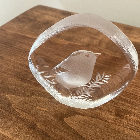 RARE Signed Mats Jonasson Etched Bird Wren Crystal Glass Paper Weight, 9194 - Picture 3 of 9